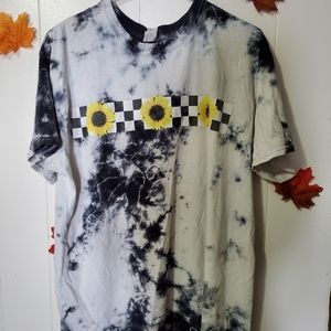 Tie dye black and white sunflower tee